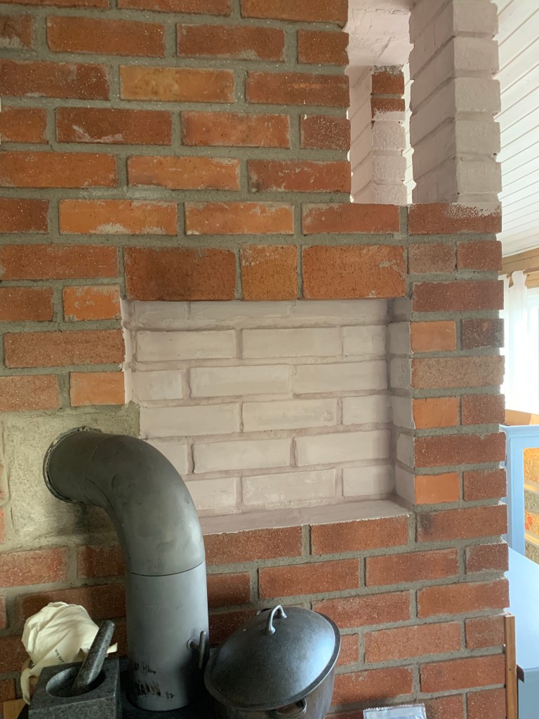 Testar hur mycket pigment jag behövde blanda i det torra gipset.