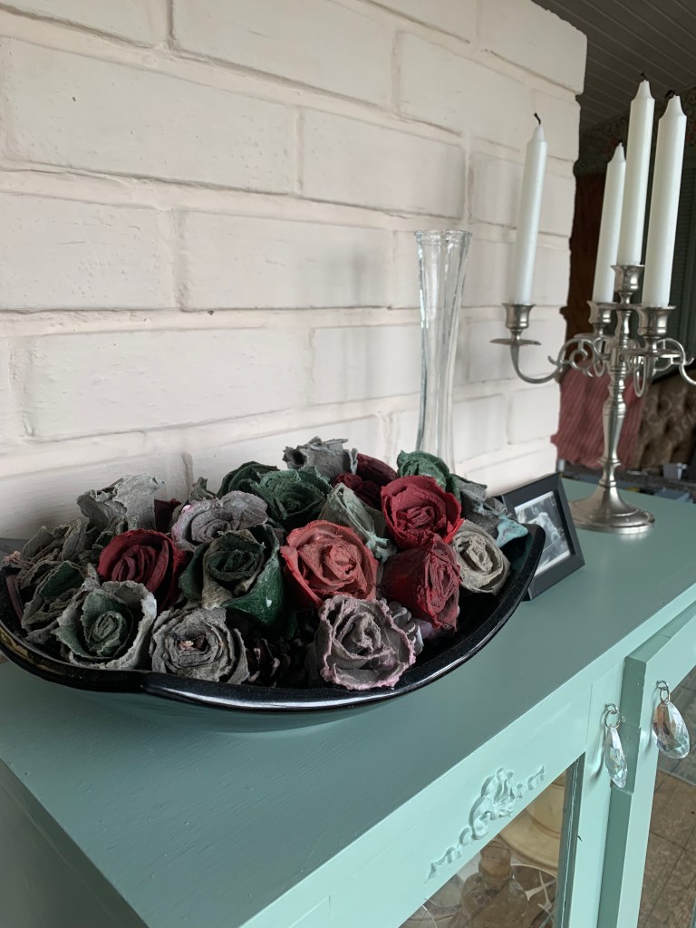 Öppen spis i tegel som blivit putsad med gipsspackel